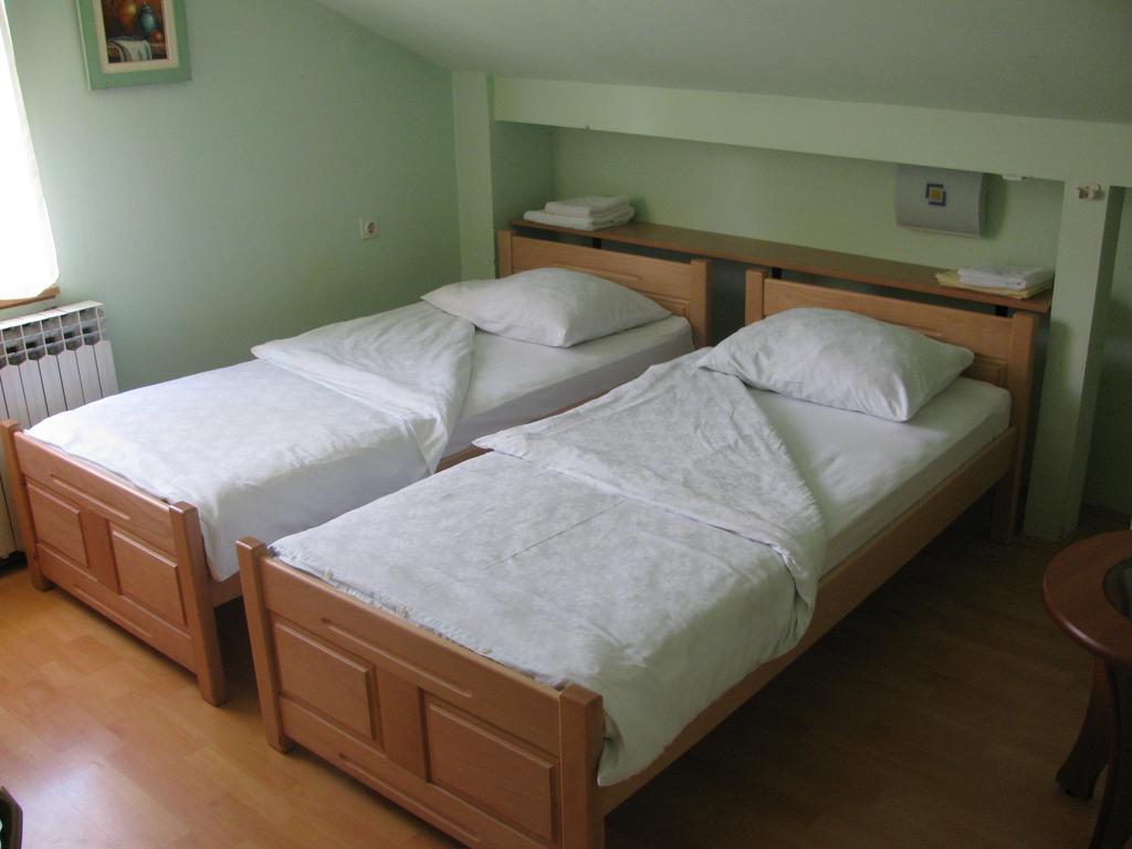 Apartments & Rooms Korzo Slavonski Brod Rum bild