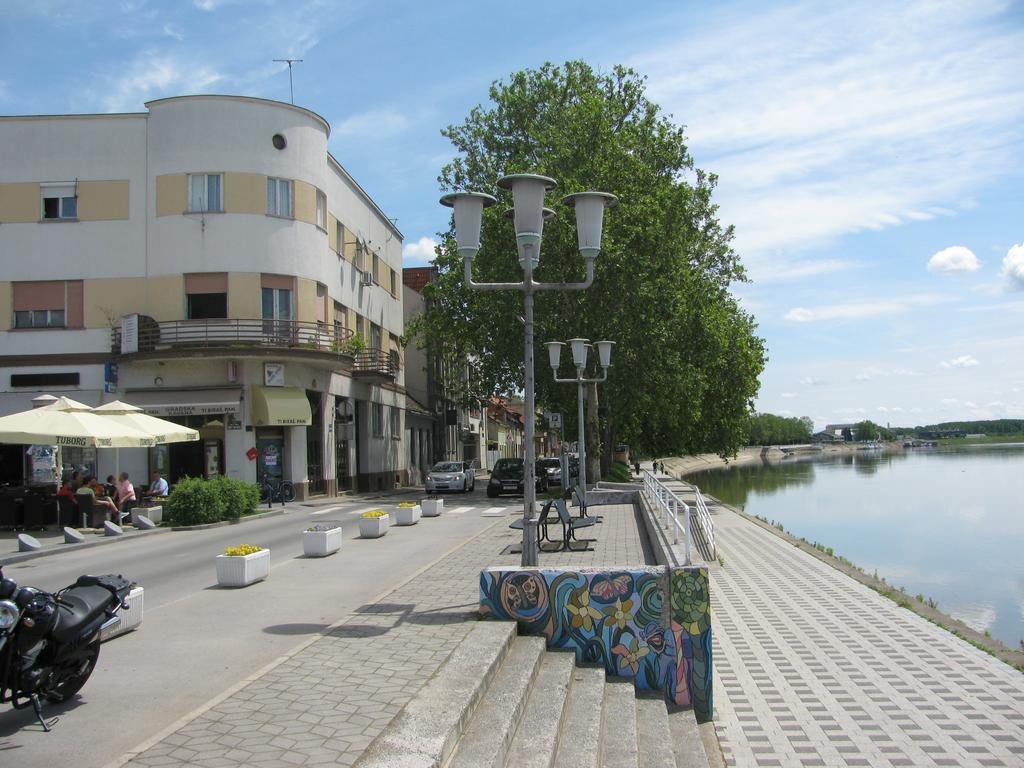 Apartments & Rooms Korzo Slavonski Brod Rum bild