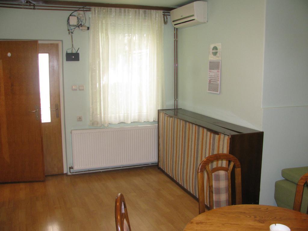 Apartments & Rooms Korzo Slavonski Brod Rum bild