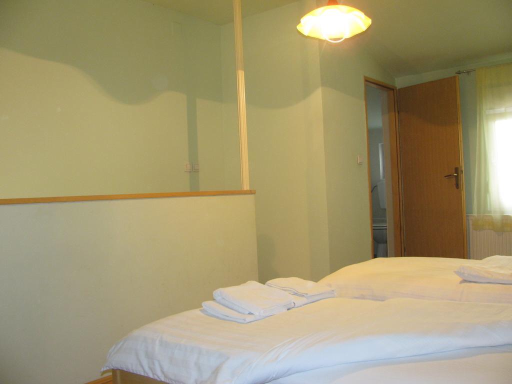 Apartments & Rooms Korzo Slavonski Brod Rum bild