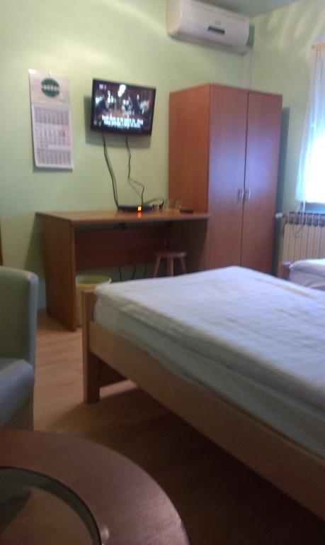 Apartments & Rooms Korzo Slavonski Brod Rum bild