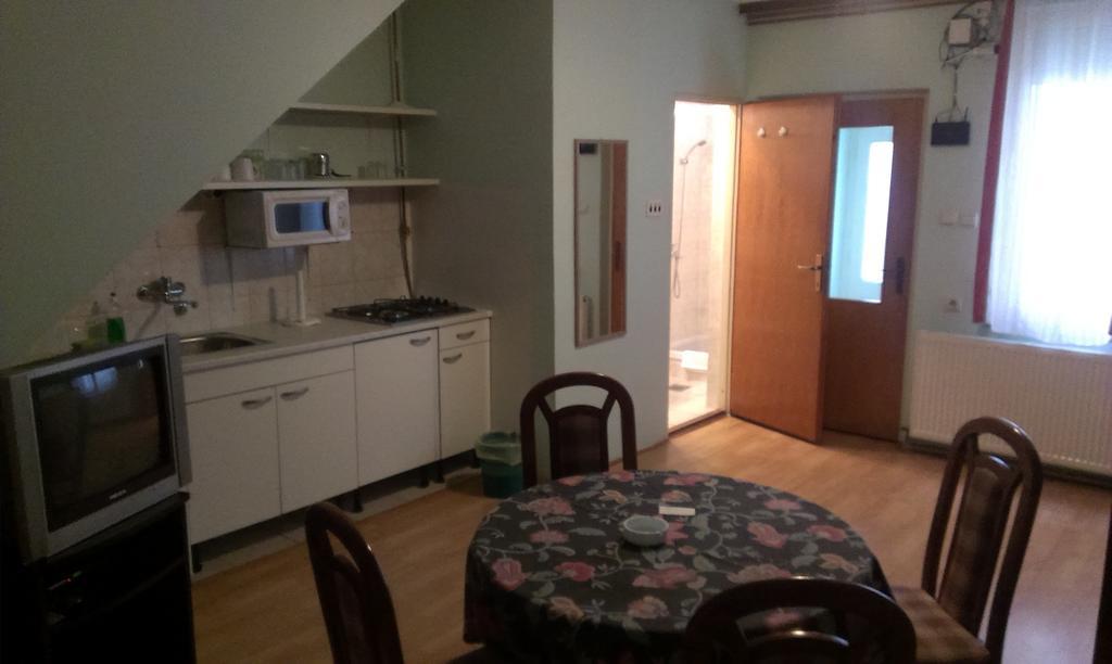 Apartments & Rooms Korzo Slavonski Brod Rum bild