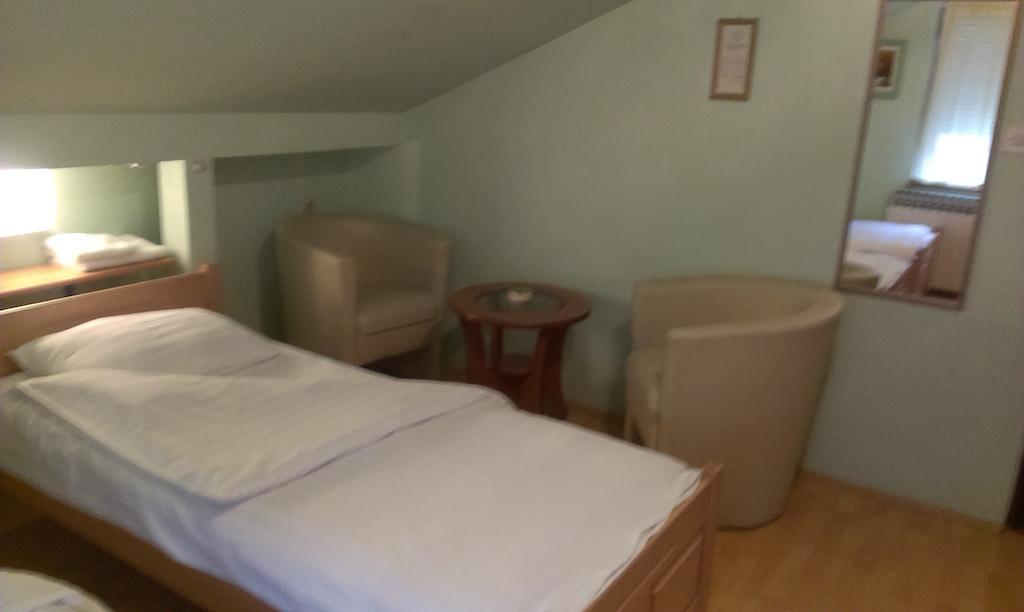 Apartments & Rooms Korzo Slavonski Brod Rum bild