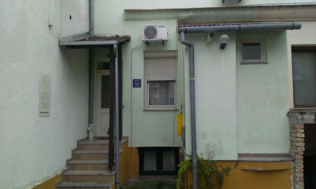 Apartments & Rooms Korzo Slavonski Brod Rum bild
